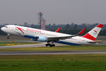 OE-LAT @ VIE - Austrian Airlines - by Chris Jilli