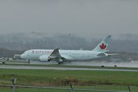 C-GHPT @ YVR - Rainy day depature from YVR.