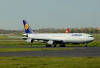 D-AIGT @ EDDL - Lufthansa, is here at Düsseldorf Int'l(EDDL), taxiing to RWY 23L - by A. Gendorf