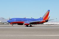 N7813P @ KLAS - Boeing 737-700