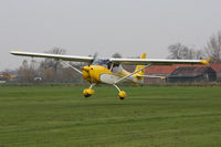 OO-H25 @ EBMO - Landing @ Moorsele. - by Stefan De Sutter
