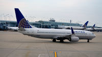 N76517 @ KORD - Taxi O'Hare - by Ronald Barker
