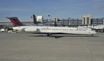 N905DL @ KMSP - Taxiing to gate at MSP - by Todd Royer