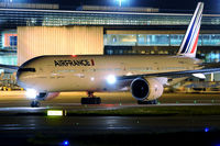 F-GSQD @ LFPG - Air France - by Martin Nimmervoll