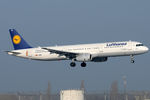 D-AIRY @ VIE - Lufthansa - by Chris Jilli