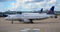 N485UA @ KORD - Taxi O'Hare - by Ronald Barker