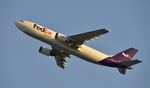 N686FE @ KLAX - Departing LAX on 25L