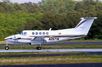 N257YA @ KPDK - Beech B200 Super King Air [BB-1622] Atlanta-Dekalb Peachtree~N 21/04/2010 - by Ray Barber