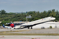 N935DL @ FLL - Ft. Lauderdale - by Alex Feldstein