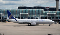 N12225 @ KORD - Taxi O'Hare - by Ronald Barker