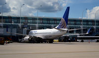 N13718 @ KORD - Gate C17 O'Hare - by Ronald Barker