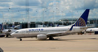 N17719 @ KORD - Taxi O'Hare - by Ronald Barker