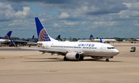 N39726 @ KORD - Taxi O'Hare - by Ronald Barker