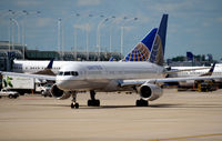 N58101 @ KORD - Taxi O'Hare - by Ronald Barker