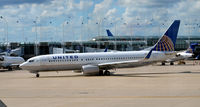 N77520 @ KORD - Taxi O'Hare - by Ronald Barker