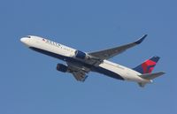 N192DN @ KLAX - Boeing 767-300 - by Mark Pasqualino
