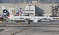 N565AS @ KLAX - Boeing 737-800 - by Mark Pasqualino