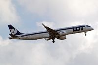 SP-LNA @ EGLL - Embraer Emb-195-200LR [19000415] (LOT Polish Airlines) Home~G 02/09/2011. On approach 27L.