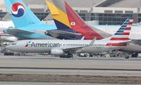 N927NN @ KLAX - Boeing 737-800 - by Mark Pasqualino