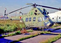 03 YELLOW - Khodinka Moscow with USAF rondel 20.8.03 - by leo larsen