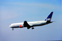 LN-RCE @ EKCH - LN-RCE about to land rw 22L, APR02 - by Erik Oxtorp