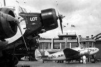 G-AFKE - https://en.wikipedia.org/wiki/File:Ok%C4%99cie_LOT_i_BA_1939.jpeg - by Wikipedia
