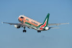 EI-DSW @ LOWW - Alitalia Airbus 320 - by Dietmar Schreiber - VAP
