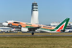 EI-DSW @ LOWW - Alitalia Airbus 320 - by Dietmar Schreiber - VAP