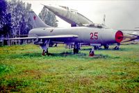 25 RED - Monino Museum Moscow 21.8.03 - by leo larsen