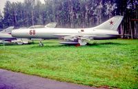 68 RED - Monino Museum Moscow 21.8.03 - by leo larsen
