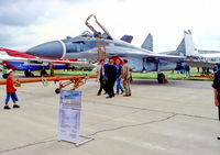 312 BLUE @ UUBW - Zhukovsky Moscow 23.8.03 - by leo larsen