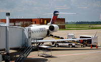 N615QX @ KLEX - Lexington - by Ronald Barker