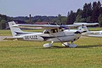 SE-LUZ @ ESKB - Cessna 172S Skyhawk [172S-9637] Stockholm-Barkarby~SE 07/06/2008 - by Ray Barber
