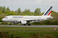 F-GRHV @ LFRB - Airbus A319-111, Linning up prior take off rwy 25L, Brest-Bretagne airport (LFRB-BES) - by Yves-Q