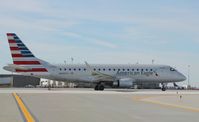 N405YX @ KIND - ERJ 170-200 LR