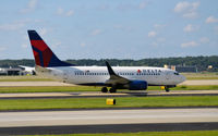 N306DQ @ KATL - Taxi Atlanta - by Ronald Barker