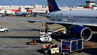 N525US @ KATL - Refueling - by Ronald Barker