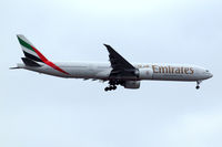 A6-ECL @ EGLL - A6-ECL   Boeing 777-36NER [37704] (Emirates Airlines) Home~G 13/03/2010. On approach 27L. - by Ray Barber