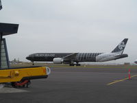 ZK-OKQ @ NZAA - just passing N1RP - by magnaman