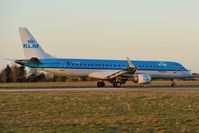 PH-EZK @ EGSH - Operating KLM 1512. - by keithnewsome
