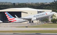 N807NN @ FLL - American 737-800