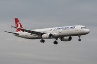 TC-JRJ @ EPWA - Landing on RWY 11. - by Eric Strzala
