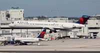 N931DL @ MIA - Delta MD-88