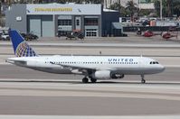 N402UA @ KLAS - Airbus A320