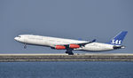 LN-RKG @ KSFO - Landing at SFO - by Todd Royer