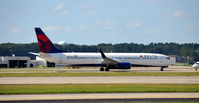 N821DN @ KATL - Taxi Atlanta - by Ronald Barker