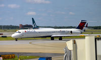 N905DE @ KATL - Taxi Atlanta - by Ronald Barker