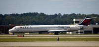 N910DE @ KATL - Landing Atlanta - by Ronald Barker
