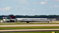 N910DE @ KATL - Taxi Atlanta - by Ronald Barker