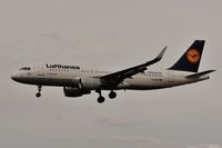 D-AIZT @ EGSH - Landing onto runway 27. - by keithnewsome